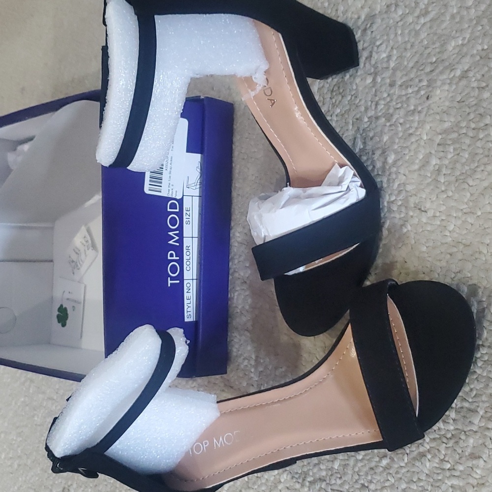 Womens black suede heel